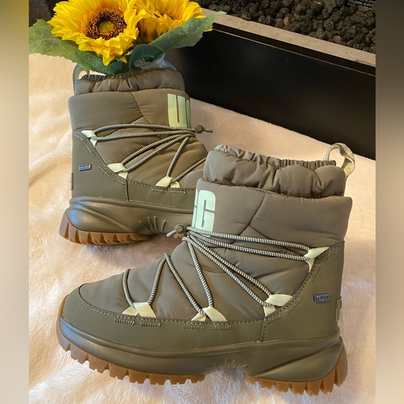 ✨NEW✨ UGG YOSE PUFFER MID BURNT OLIVE TEXTILE WATERPROOF WOMEN'S BOOTS - Picture 4 of 10